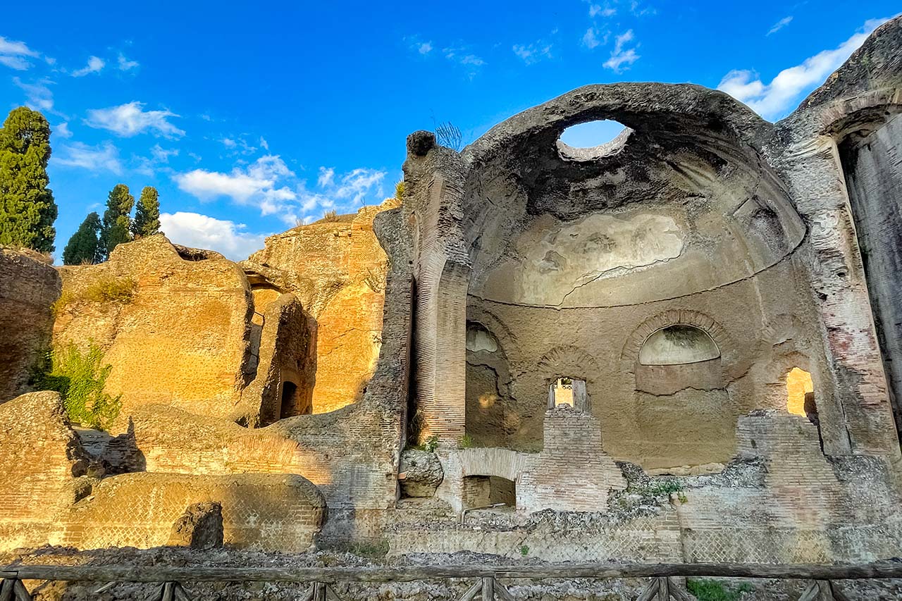 Thermae with Heliocaminus best sights in Tivoli for day tours from Rome to Hadrian's Villa and Villa d'Este