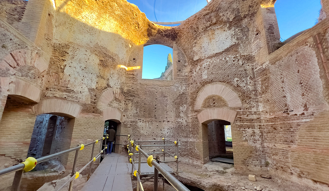 Small Baths Best sights in Italy Hadrian's Villa and Villa d'Este tours from Rome